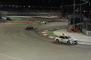 f1-singapore-2009-hamilton-safety-car