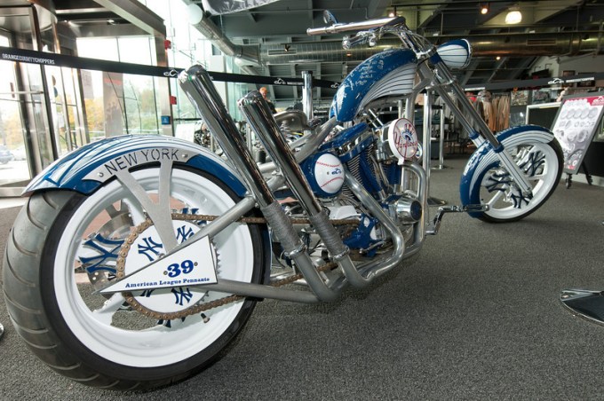 occ-new-york-yankees-bike
