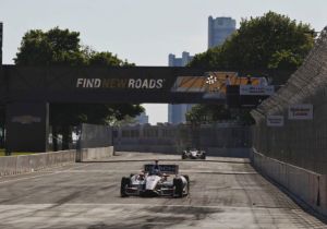 indycar-2014-detroit-castroneves-checkered-flag
