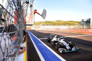 f1-2014-russia-hamilton-checkered-flag