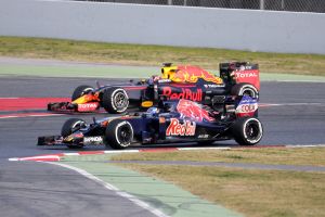 f1-2016-barcelona-2nd-test-verstappen-kvyat-red-bull